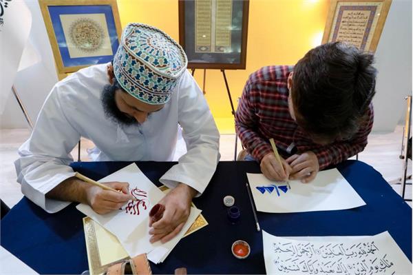 جناح العتبة العباسية في معرض طهران يقيم ورشة لخط المصحف
