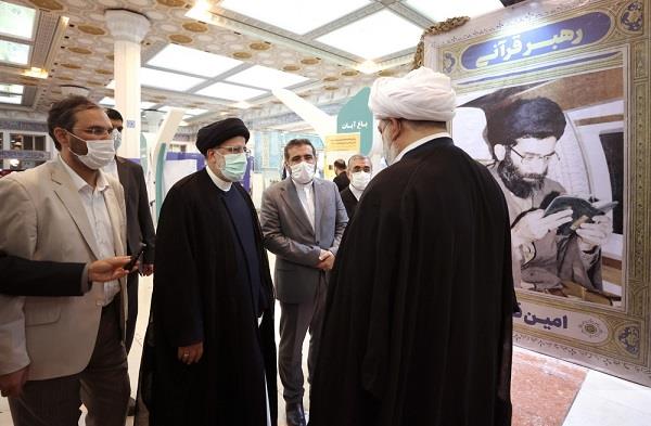 بازدید رئیس‌جمهور از نمایشگاه قرآن