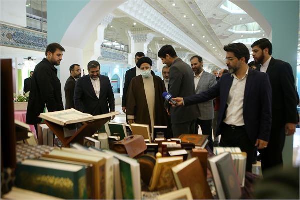 گزارش تصویری| بازدید رئیس جمهور از نمایشگاه قرآن