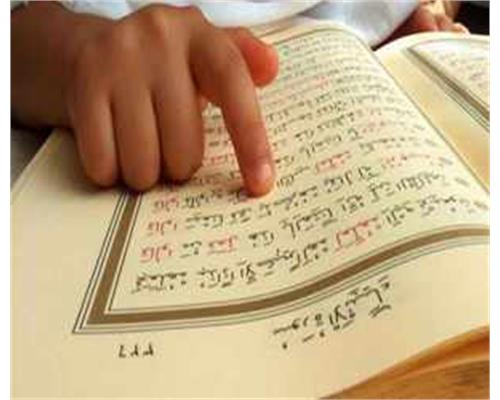 آموزش هجی قرآن در غرفه مهد قرآن حضرت فاطمه الزهرا(س)